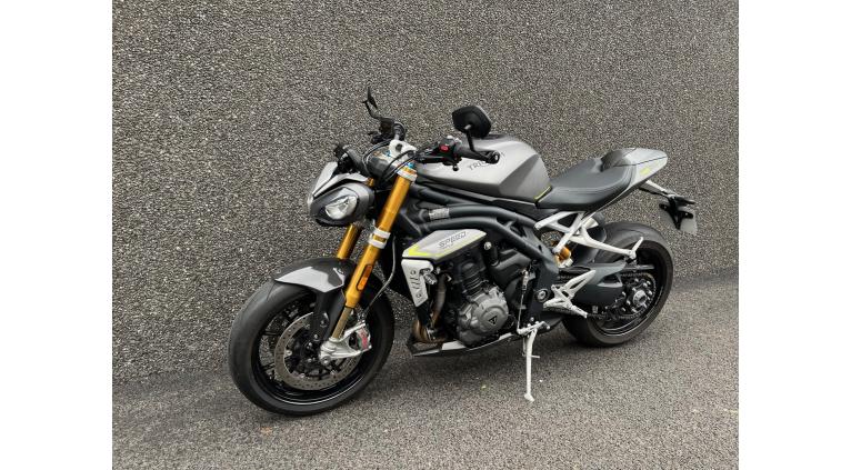 TRIUMPH SPEED TRIPLE 1200 RS