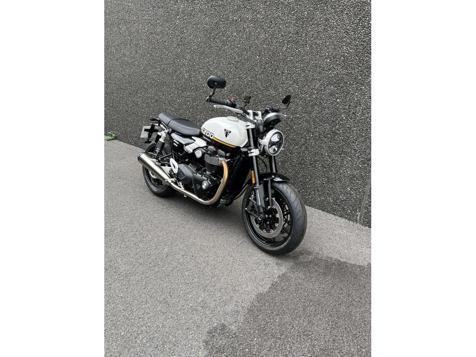 TRIUMPH SPEED TWIN 1200