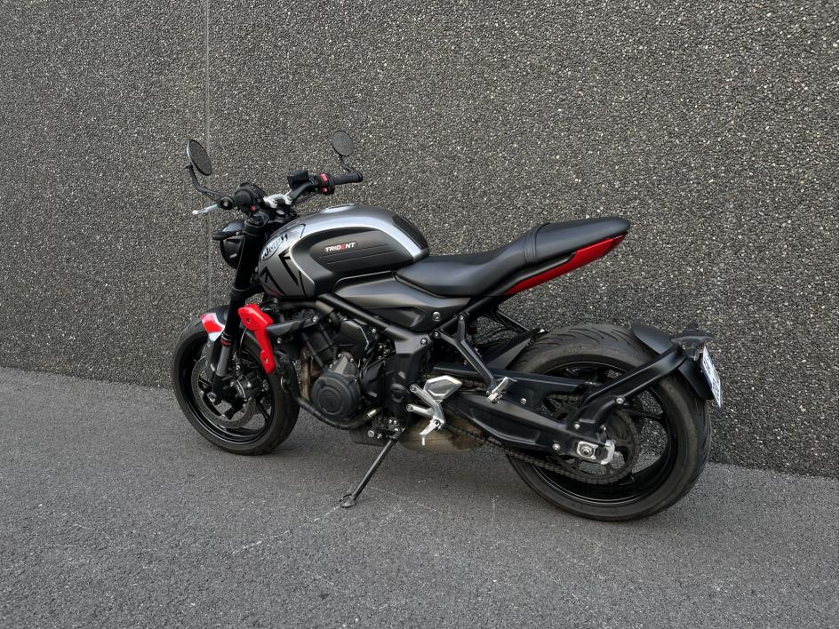 TRIUMPH TRIDENT 660